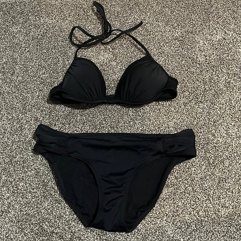 Black bikini set